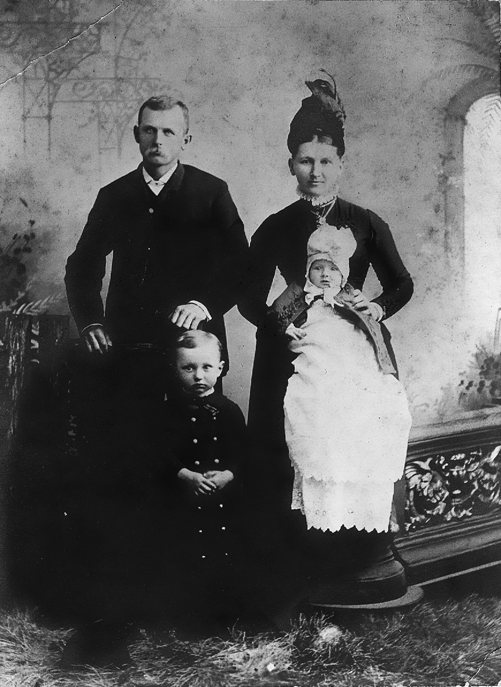 1888-Dale Carnegie family picture